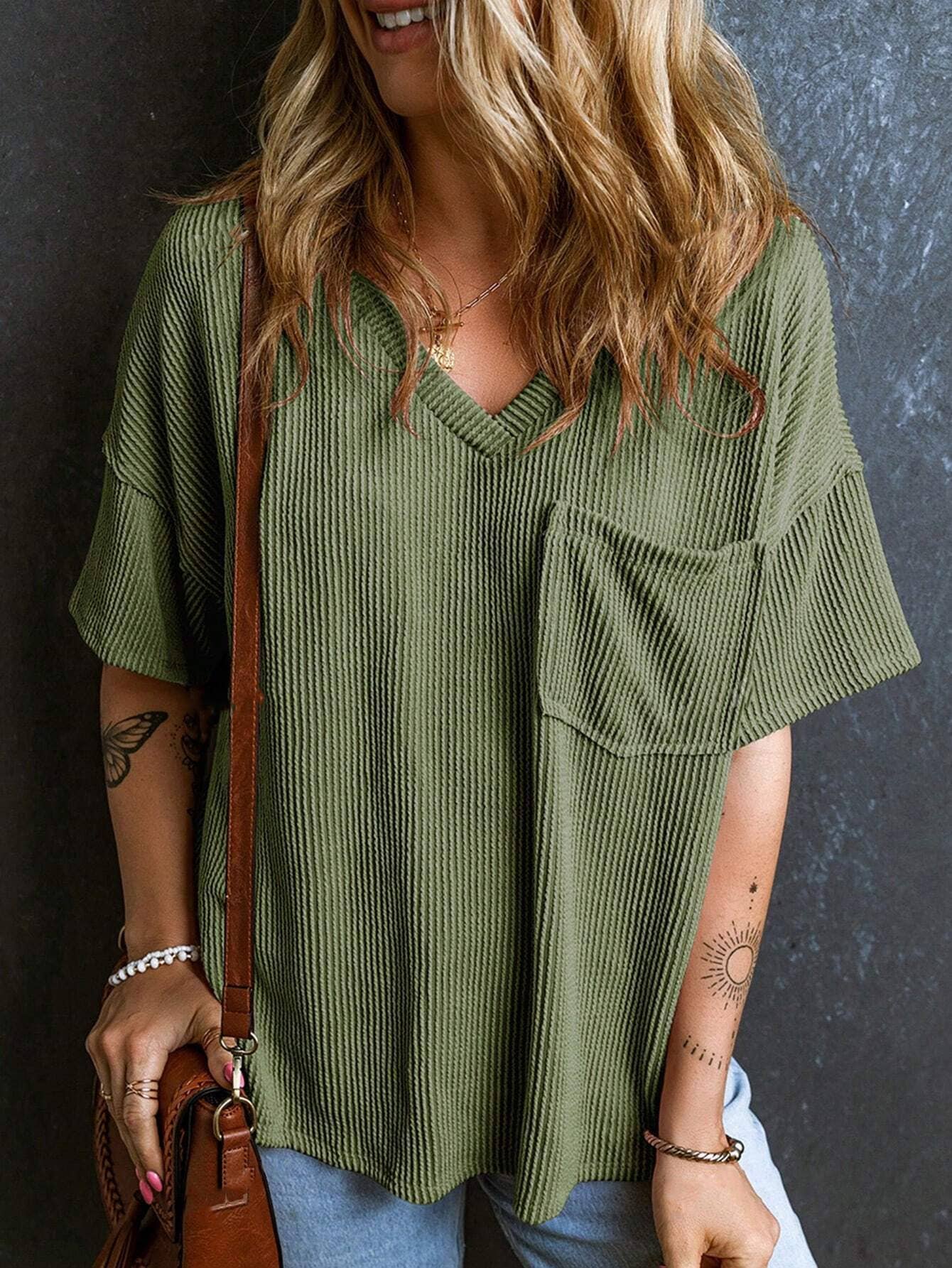 Stylish two-tone twist bullet pocket V-neck top