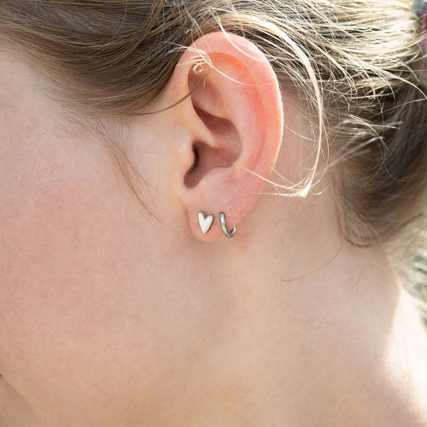 18K Gold PVD Stainless Steel White Heart Stud Earrings: Gold / White