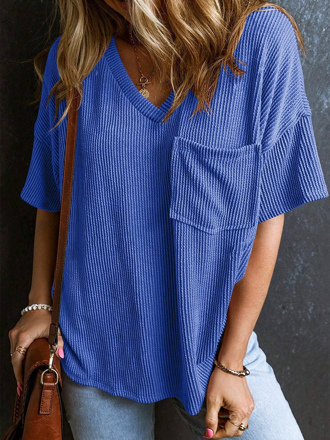 Stylish two-tone twist bullet pocket V-neck top
